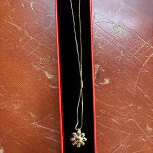 New in box: Gold Flower Necklace